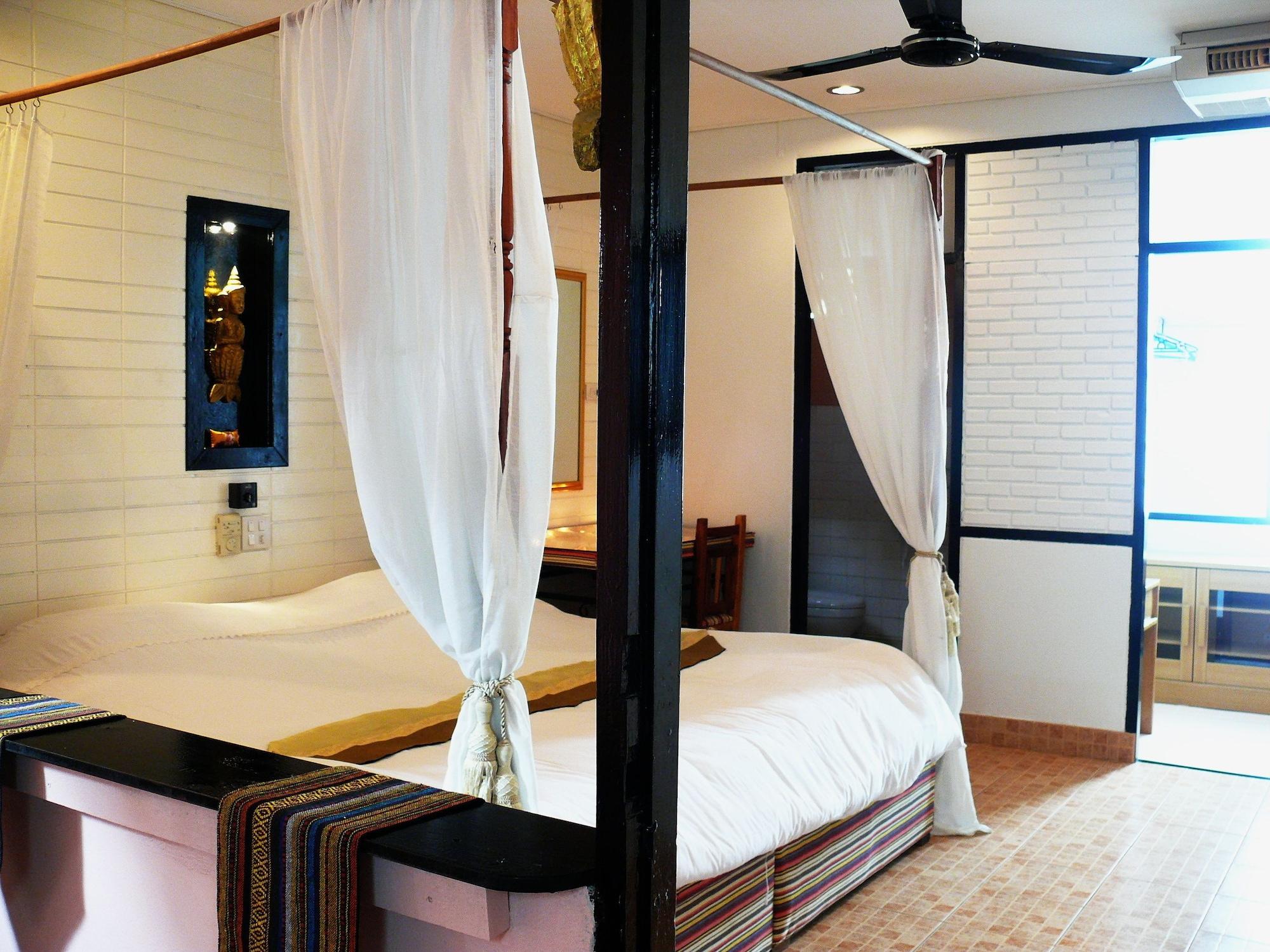 Hollanda Montri Guesthouse Chiang Mai Exteriör bild