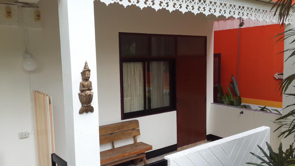 Hollanda Montri Guesthouse Chiang Mai Exteriör bild