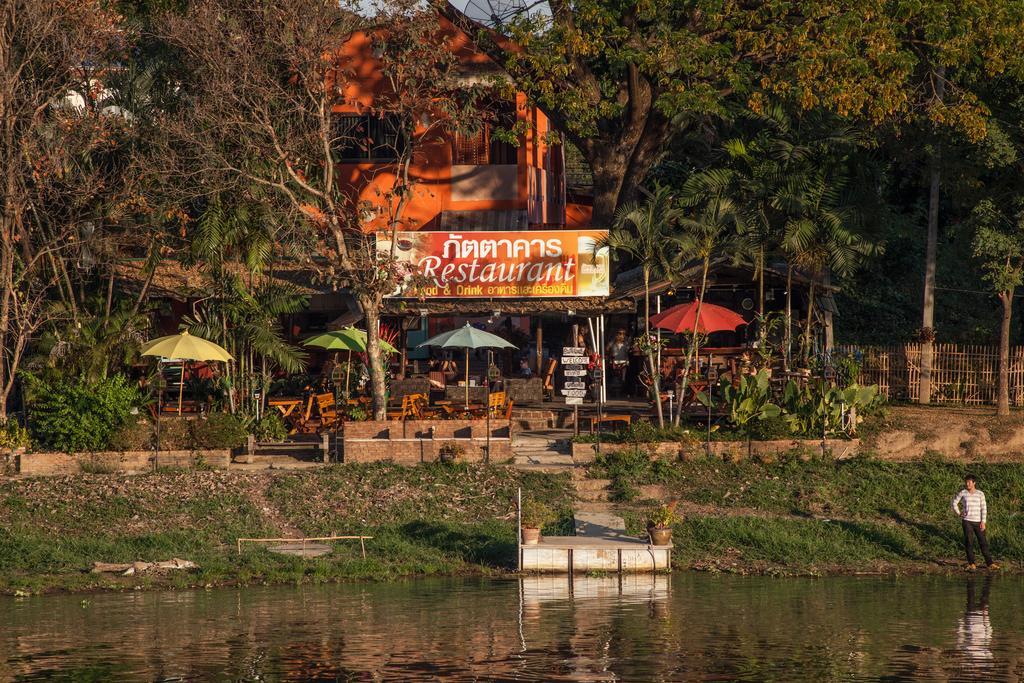 Hollanda Montri Guesthouse Chiang Mai Exteriör bild