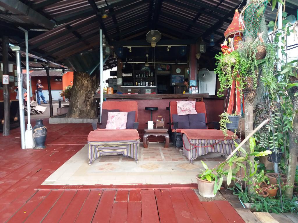 Hollanda Montri Guesthouse Chiang Mai Exteriör bild
