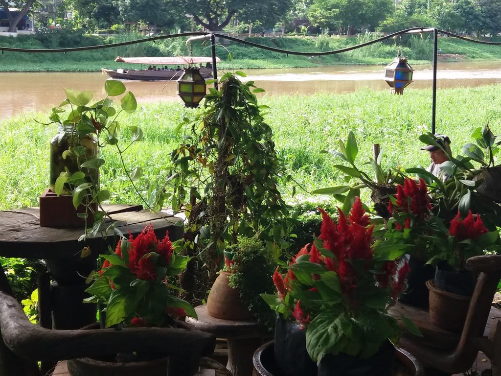 Hollanda Montri Guesthouse Chiang Mai Exteriör bild