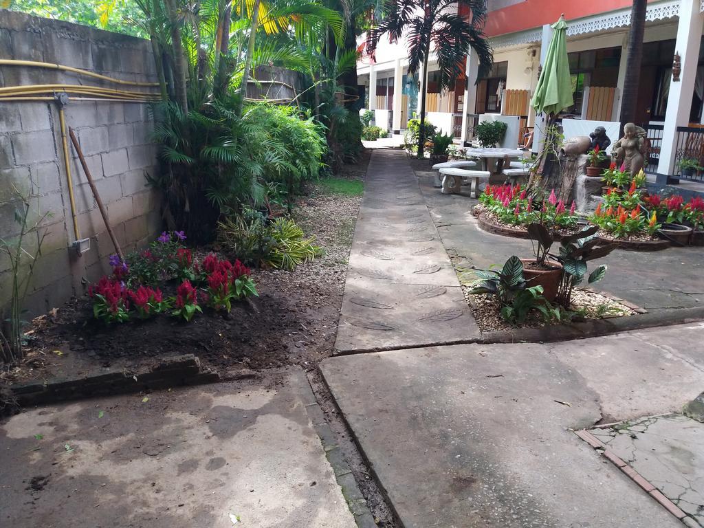Hollanda Montri Guesthouse Chiang Mai Exteriör bild