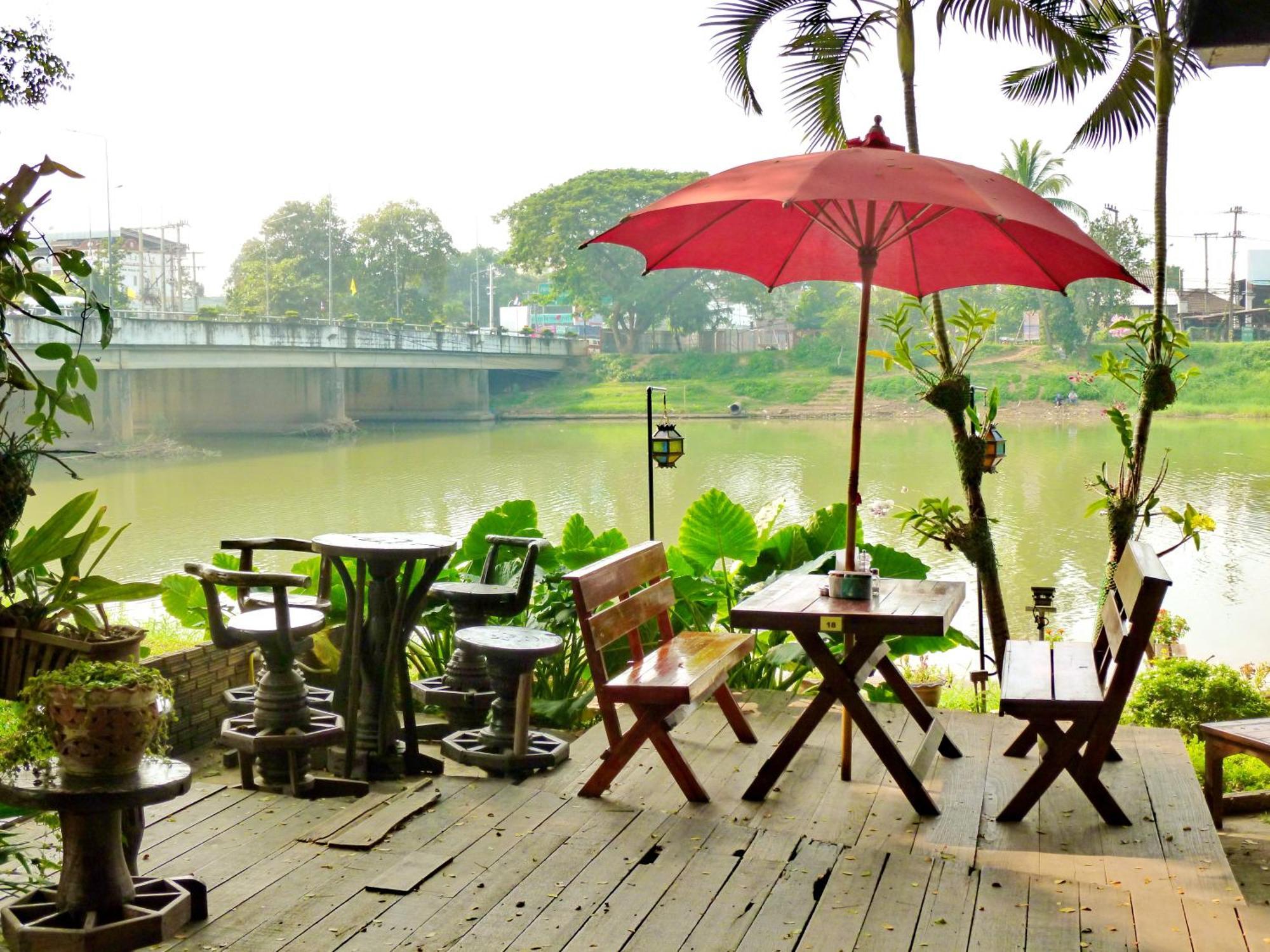 Hollanda Montri Guesthouse Chiang Mai Exteriör bild