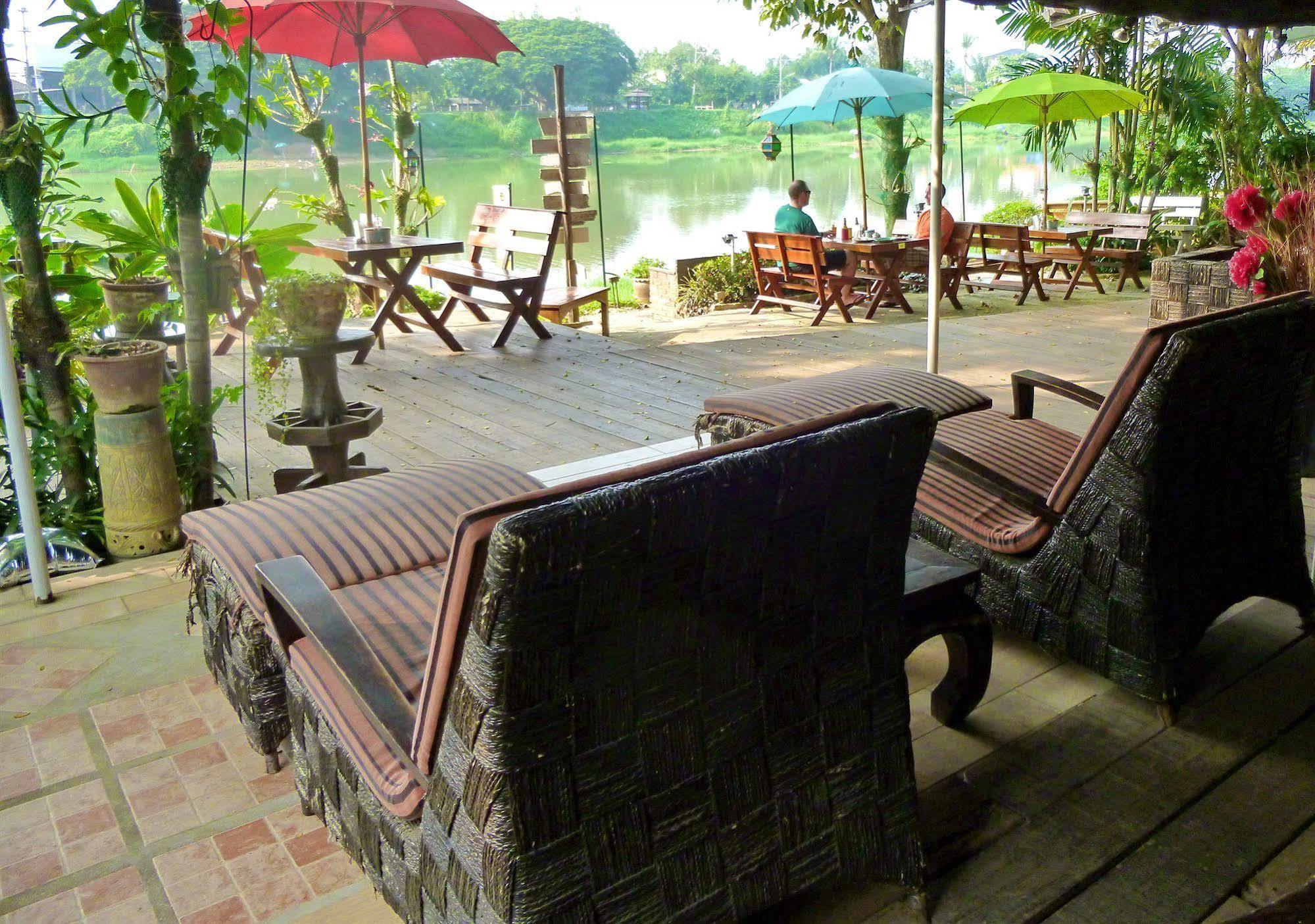 Hollanda Montri Guesthouse Chiang Mai Exteriör bild