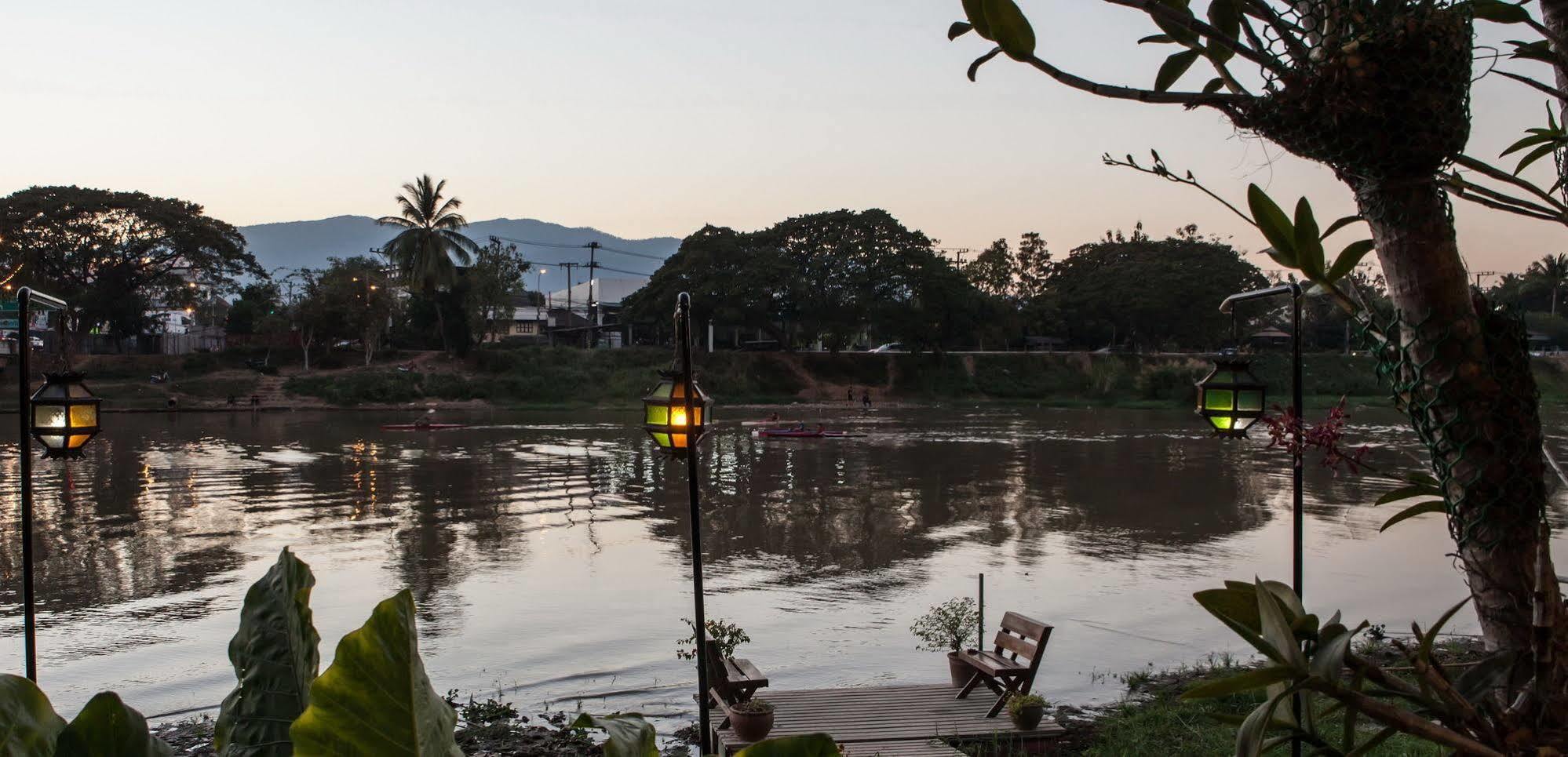 Hollanda Montri Guesthouse Chiang Mai Exteriör bild