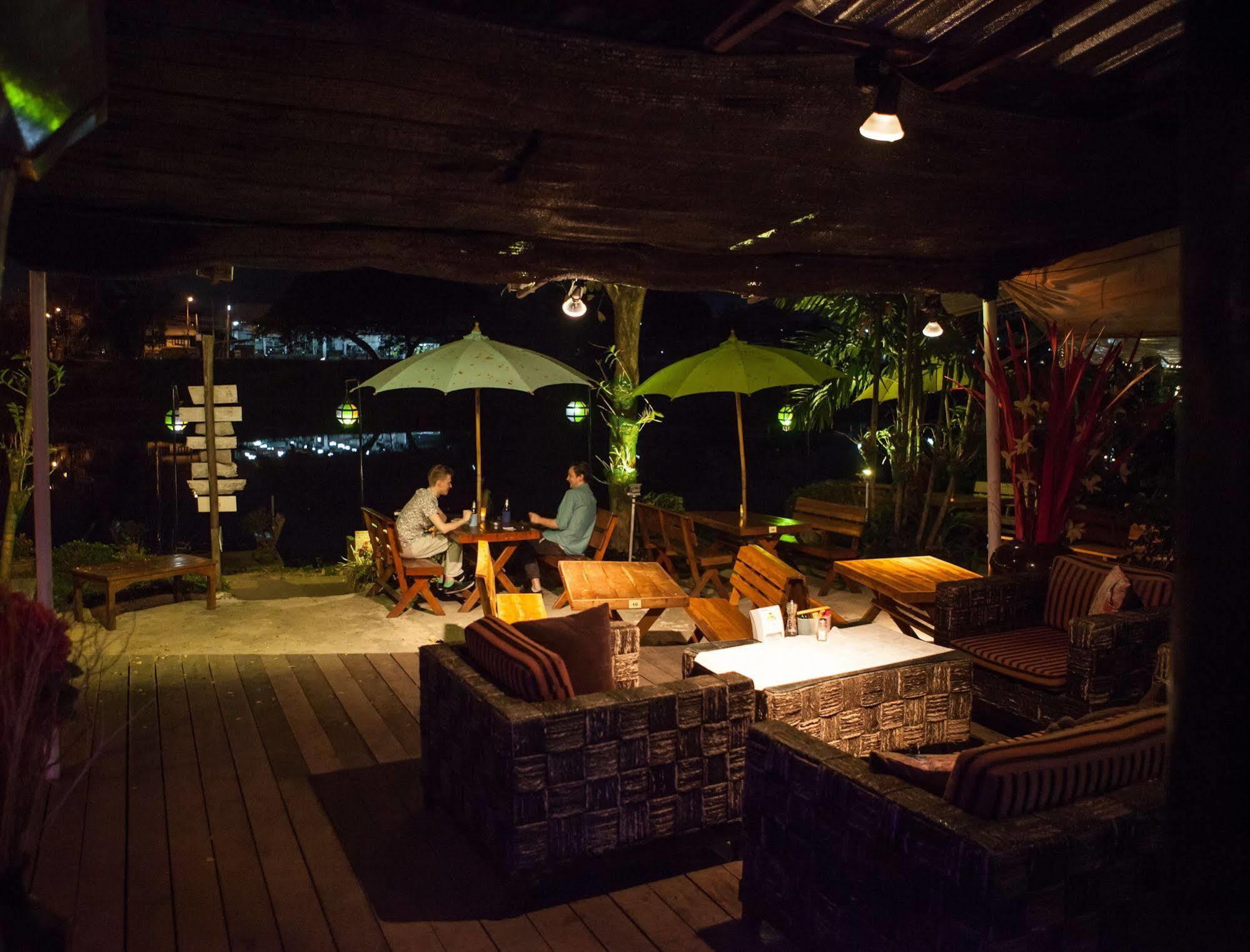 Hollanda Montri Guesthouse Chiang Mai Exteriör bild
