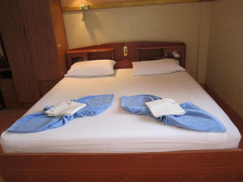 Hollanda Montri Guesthouse Chiang Mai Exteriör bild