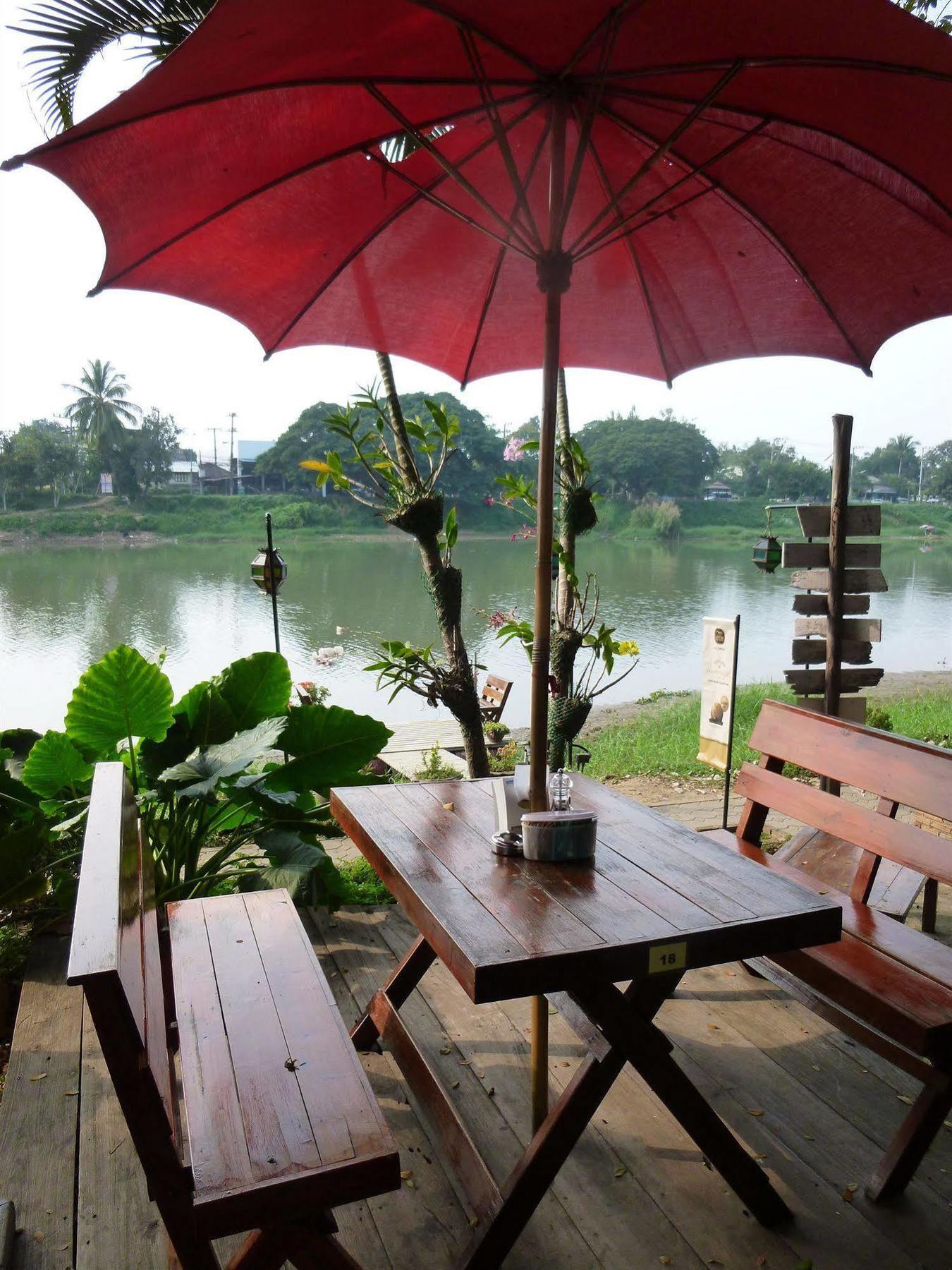 Hollanda Montri Guesthouse Chiang Mai Exteriör bild