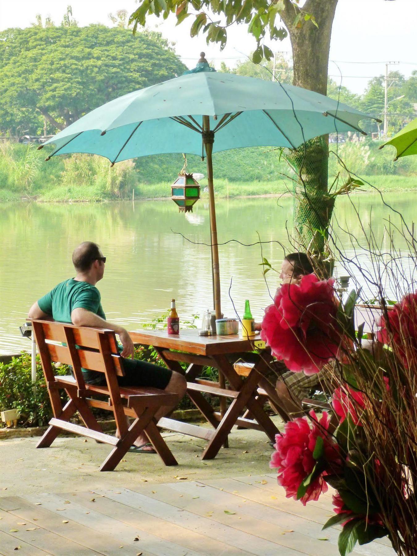 Hollanda Montri Guesthouse Chiang Mai Exteriör bild