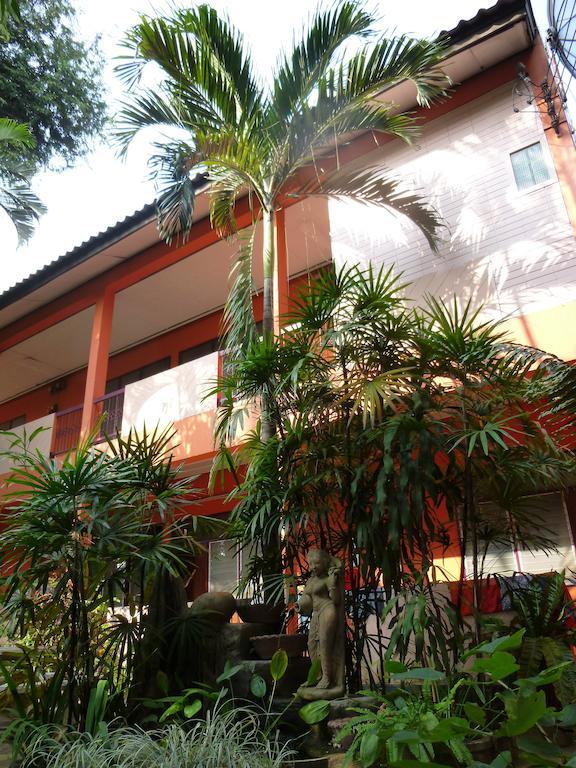 Hollanda Montri Guesthouse Chiang Mai Exteriör bild